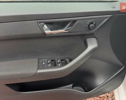 Белый Шкода Фабия, объемом двигателя 1 л и пробегом 67 тыс. км за 8999 $, фото 13 на Automoto.ua