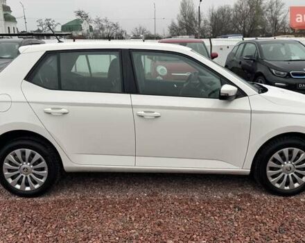 Белый Шкода Фабия, объемом двигателя 1 л и пробегом 67 тыс. км за 8999 $, фото 3 на Automoto.ua