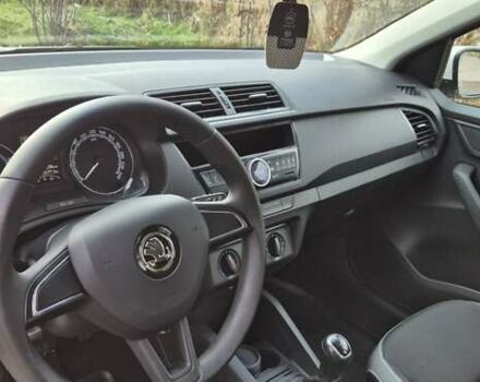 Белый Шкода Фабия, объемом двигателя 1 л и пробегом 93 тыс. км за 9300 $, фото 6 на Automoto.ua