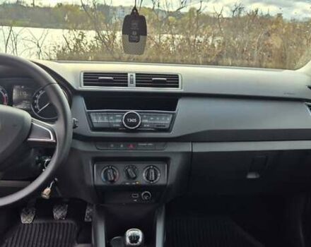 Белый Шкода Фабия, объемом двигателя 1 л и пробегом 93 тыс. км за 9300 $, фото 7 на Automoto.ua