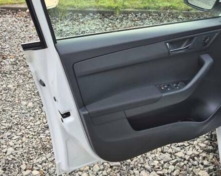 Белый Шкода Фабия, объемом двигателя 1 л и пробегом 93 тыс. км за 9300 $, фото 5 на Automoto.ua