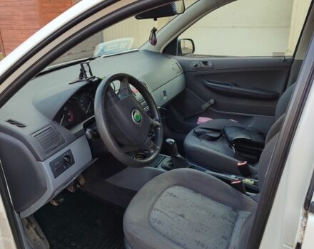 Белый Шкода Фабия, объемом двигателя 1.4 л и пробегом 291 тыс. км за 3800 $, фото 7 на Automoto.ua