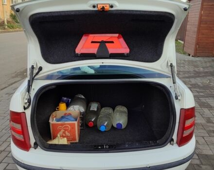 Белый Шкода Фабия, объемом двигателя 1.4 л и пробегом 291 тыс. км за 3800 $, фото 5 на Automoto.ua