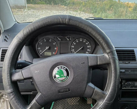 Белый Шкода Фабия, объемом двигателя 1.39 л и пробегом 242 тыс. км за 4300 $, фото 8 на Automoto.ua