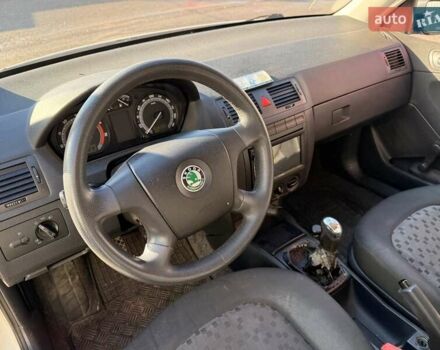 Белый Шкода Фабия, объемом двигателя 1.2 л и пробегом 197 тыс. км за 3900 $, фото 7 на Automoto.ua