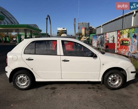 Белый Шкода Фабия, объемом двигателя 1.2 л и пробегом 197 тыс. км за 3900 $, фото 1 на Automoto.ua
