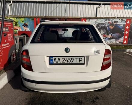 Белый Шкода Фабия, объемом двигателя 1.2 л и пробегом 197 тыс. км за 3900 $, фото 3 на Automoto.ua