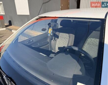 Белый Шкода Фабия, объемом двигателя 1.2 л и пробегом 197 тыс. км за 3900 $, фото 4 на Automoto.ua