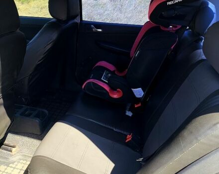 Белый Шкода Фабия, объемом двигателя 1.4 л и пробегом 285 тыс. км за 3600 $, фото 6 на Automoto.ua