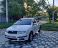 Белый Шкода Фабия, объемом двигателя 1.4 л и пробегом 180 тыс. км за 4200 $, фото 1 на Automoto.ua