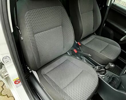 Белый Шкода Фабия, объемом двигателя 1.6 л и пробегом 175 тыс. км за 5900 $, фото 13 на Automoto.ua