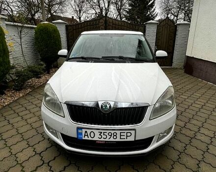 Белый Шкода Фабия, объемом двигателя 1.6 л и пробегом 175 тыс. км за 5900 $, фото 5 на Automoto.ua