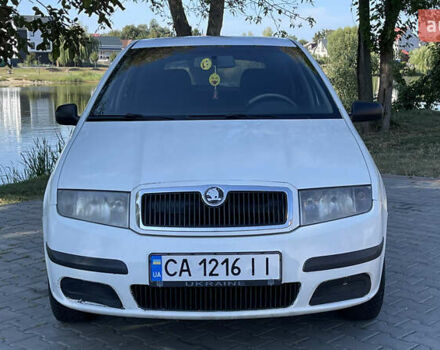 Білий Шкода Фабія, об'ємом двигуна 1.4 л та пробігом 300 тис. км за 2300 $, фото 2 на Automoto.ua
