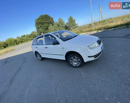 Белый Шкода Фабия, объемом двигателя 1.4 л и пробегом 177 тыс. км за 3850 $, фото 8 на Automoto.ua