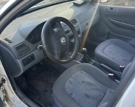 Білий Шкода Фабія, об'ємом двигуна 1.4 л та пробігом 333 тис. км за 1350 $, фото 5 на Automoto.ua