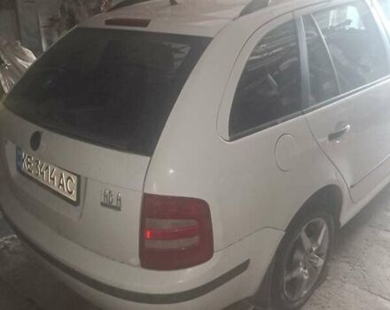 Белый Шкода Фабия, объемом двигателя 1.4 л и пробегом 313 тыс. км за 3000 $, фото 8 на Automoto.ua