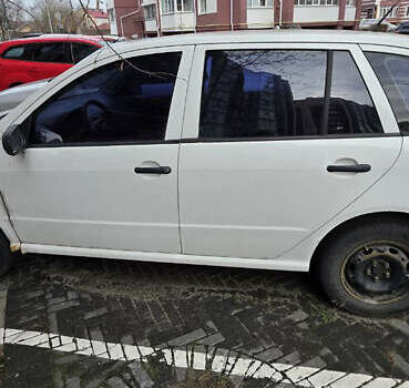 Білий Шкода Фабія, об'ємом двигуна 1.4 л та пробігом 220 тис. км за 1400 $, фото 3 на Automoto.ua