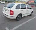 Белый Шкода Фабия, объемом двигателя 1.4 л и пробегом 319 тыс. км за 3000 $, фото 2 на Automoto.ua
