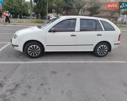 Белый Шкода Фабия, объемом двигателя 1.4 л и пробегом 319 тыс. км за 3000 $, фото 4 на Automoto.ua