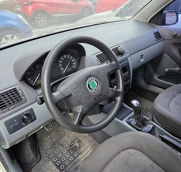 Білий Шкода Фабія, об'ємом двигуна 1.4 л та пробігом 220 тис. км за 1400 $, фото 5 на Automoto.ua