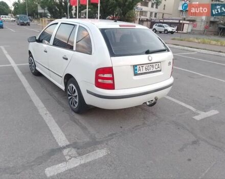 Белый Шкода Фабия, объемом двигателя 1.4 л и пробегом 319 тыс. км за 3000 $, фото 3 на Automoto.ua