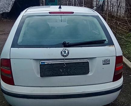 Белый Шкода Фабия, объемом двигателя 1.4 л и пробегом 285 тыс. км за 2350 $, фото 7 на Automoto.ua