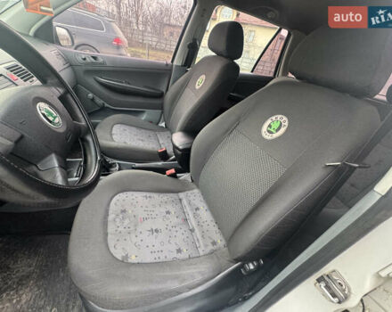 Білий Шкода Фабія, об'ємом двигуна 1.4 л та пробігом 268 тис. км за 2700 $, фото 15 на Automoto.ua