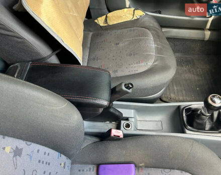 Білий Шкода Фабія, об'ємом двигуна 1.39 л та пробігом 290 тис. км за 3000 $, фото 39 на Automoto.ua