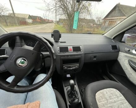 Белый Шкода Фабия, объемом двигателя 1.4 л и пробегом 374 тыс. км за 2800 $, фото 3 на Automoto.ua