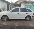 Белый Шкода Фабия, объемом двигателя 1.2 л и пробегом 202 тыс. км за 3987 $, фото 2 на Automoto.ua