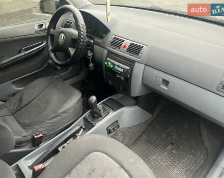 Белый Шкода Фабия, объемом двигателя 1.2 л и пробегом 303 тыс. км за 1800 $, фото 8 на Automoto.ua