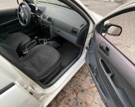 Шкода Фабия 2003 в Хмельницком на Automoto.ua Белый Шкода Фабия, объемом двигателя 1.4 л и пробегом 394 тыс. км за 2400 $, фото 9 на Automoto.ua