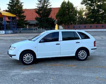 Белый Шкода Фабия, объемом двигателя 1.4 л и пробегом 255 тыс. км за 2600 $, фото 1 на Automoto.ua