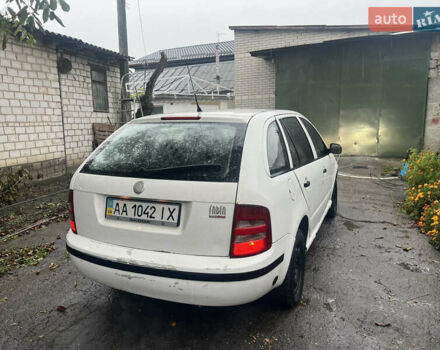 Белый Шкода Фабия, объемом двигателя 1.2 л и пробегом 303 тыс. км за 1800 $, фото 6 на Automoto.ua
