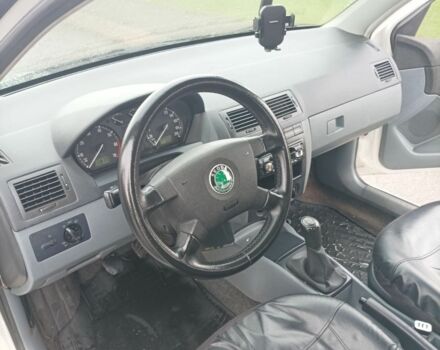 Белый Шкода Фабия, объемом двигателя 1.2 л и пробегом 309 тыс. км за 2800 $, фото 5 на Automoto.ua