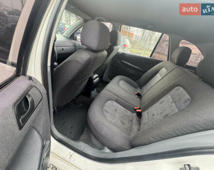 Білий Шкода Фабія, об'ємом двигуна 1.4 л та пробігом 268 тис. км за 2700 $, фото 17 на Automoto.ua