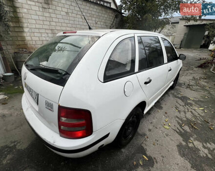 Белый Шкода Фабия, объемом двигателя 1.2 л и пробегом 303 тыс. км за 1800 $, фото 5 на Automoto.ua