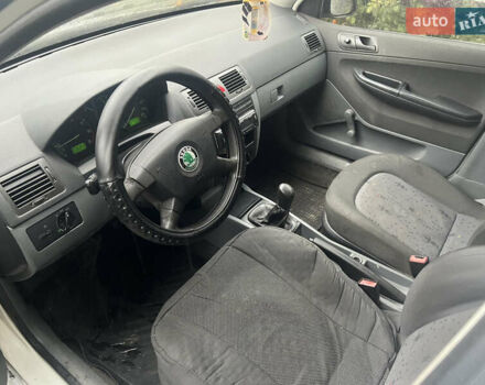 Белый Шкода Фабия, объемом двигателя 1.2 л и пробегом 303 тыс. км за 1800 $, фото 7 на Automoto.ua