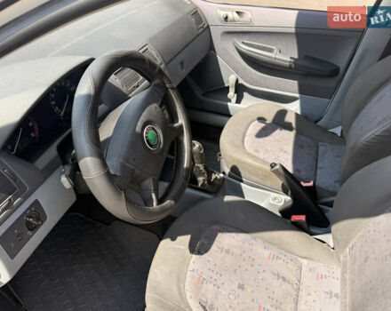 Білий Шкода Фабія, об'ємом двигуна 1.4 л та пробігом 250 тис. км за 2200 $, фото 16 на Automoto.ua
