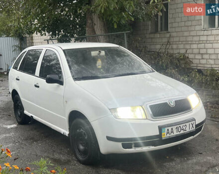 Белый Шкода Фабия, объемом двигателя 1.2 л и пробегом 303 тыс. км за 1800 $, фото 3 на Automoto.ua