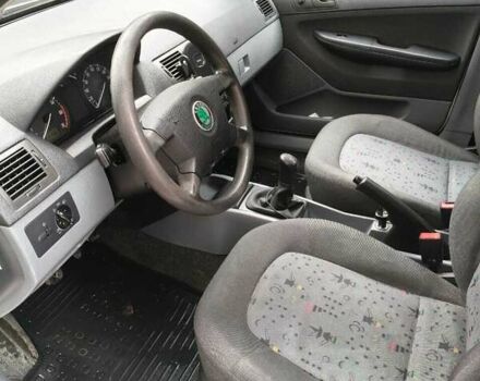 Белый Шкода Фабия, объемом двигателя 1.2 л и пробегом 271 тыс. км за 3400 $, фото 2 на Automoto.ua