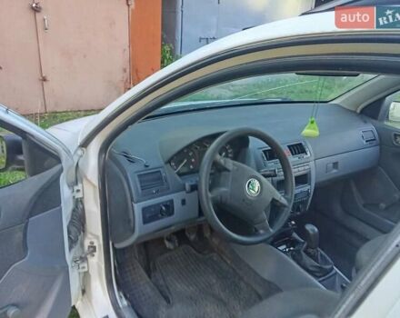 Білий Шкода Фабія, об'ємом двигуна 1.2 л та пробігом 275 тис. км за 1950 $, фото 2 на Automoto.ua
