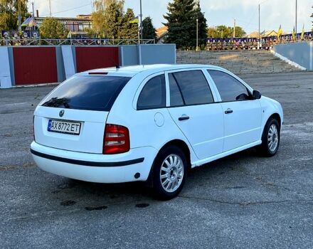 Белый Шкода Фабия, объемом двигателя 1.4 л и пробегом 255 тыс. км за 2600 $, фото 2 на Automoto.ua