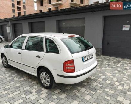 Белый Шкода Фабия, объемом двигателя 1.2 л и пробегом 271 тыс. км за 3400 $, фото 4 на Automoto.ua