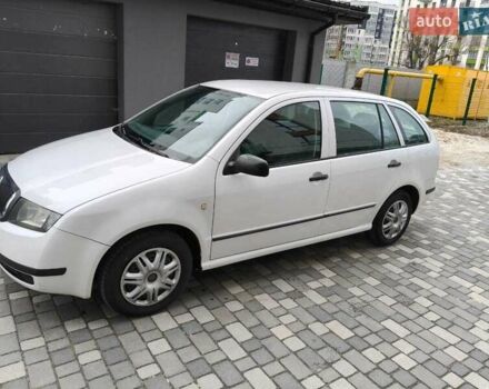 Белый Шкода Фабия, объемом двигателя 1.2 л и пробегом 271 тыс. км за 3400 $, фото 1 на Automoto.ua