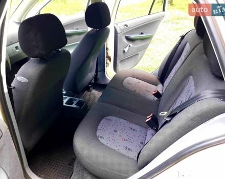 Білий Шкода Фабія, об'ємом двигуна 1.2 л та пробігом 266 тис. км за 4000 $, фото 17 на Automoto.ua
