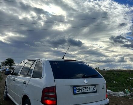 Белый Шкода Фабия, объемом двигателя 1.2 л и пробегом 235 тыс. км за 2900 $, фото 3 на Automoto.ua