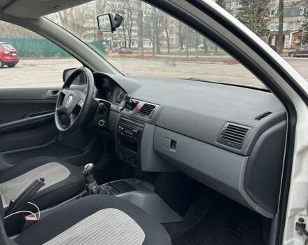 Белый Шкода Фабия, объемом двигателя 1.9 л и пробегом 300 тыс. км за 1750 $, фото 7 на Automoto.ua