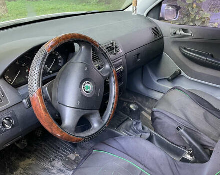 Белый Шкода Фабия, объемом двигателя 1.2 л и пробегом 330 тыс. км за 200 $, фото 3 на Automoto.ua