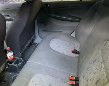 Белый Шкода Фабия, объемом двигателя 1.2 л и пробегом 330 тыс. км за 200 $, фото 4 на Automoto.ua